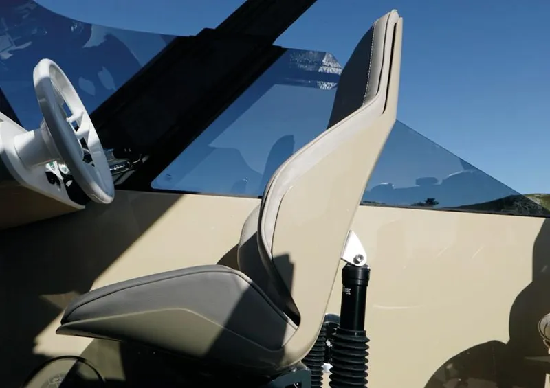 Slide: The Image of Iguana Commuter 2017 - 11