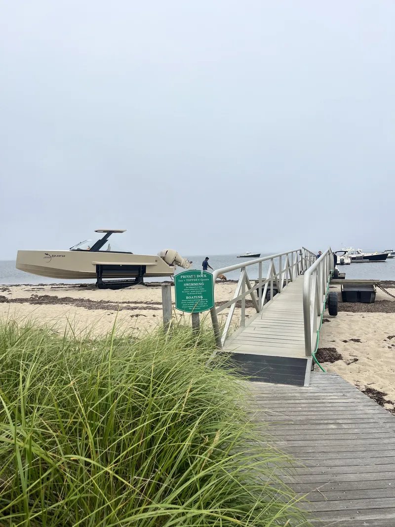 Slide: The Image of Iguana Commuter 2017 - 15