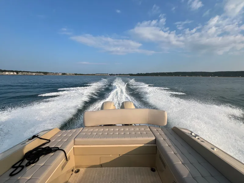 Slide: The Image of Iguana Commuter 2017 - 4