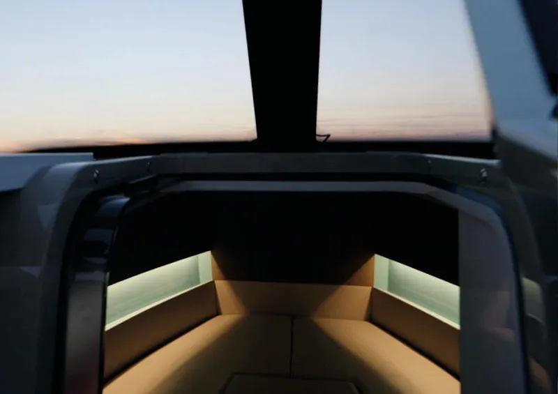 Slide: The Image of Iguana Commuter 2017 - 8