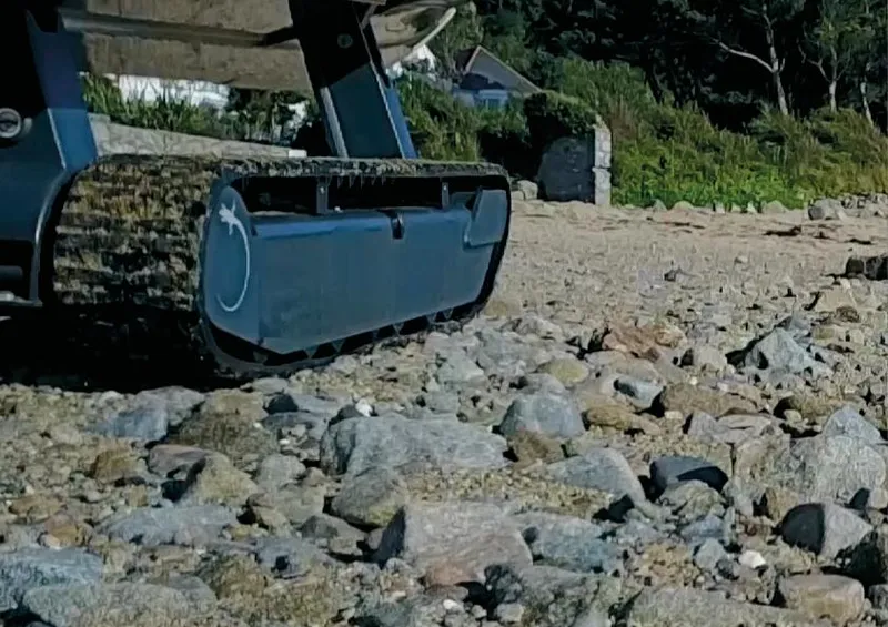 Slide: The Image of Iguana Commuter 2017 - 9