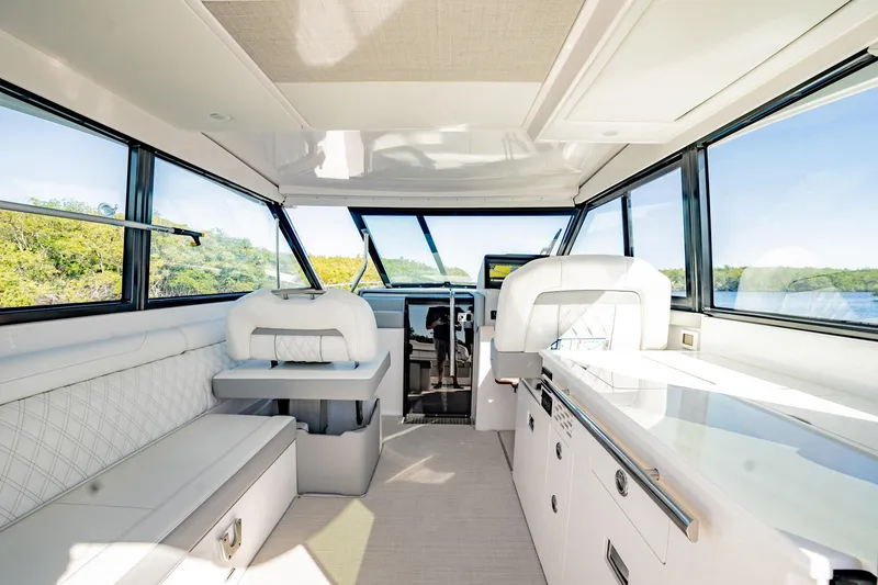 Slide: The Image of Regal 36 XO 2022 - 62