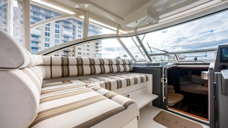 Slide: The Image of 2017 Jupiter 41 - Cockpit - 25