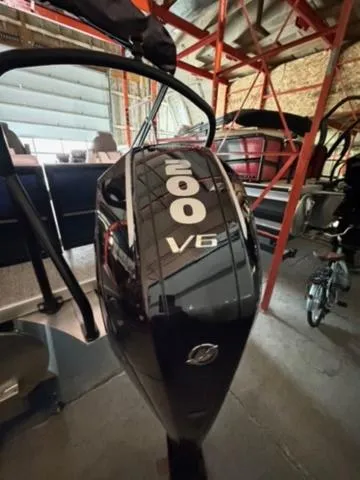 Slide: The Image of Premier 220 Sunscape RF 2025 - 5