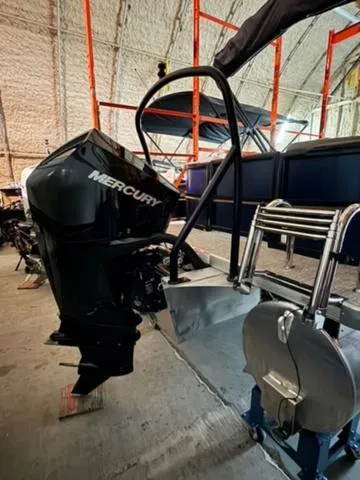 Slide: The Image of Premier 220 Sunscape RF 2025 - 6