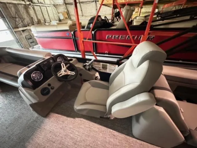 Slide: The Image of Premier 220 Sunscape RF 2025 - 8