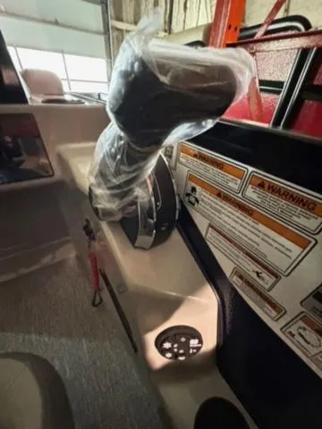 Slide: The Image of Premier 220 Sunscape RF 2025 - 9