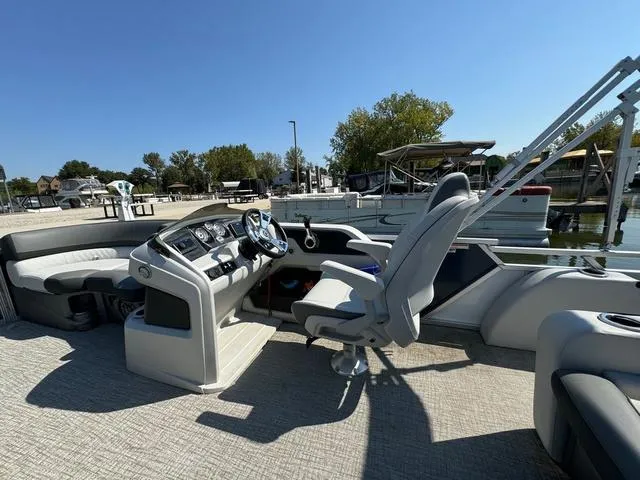 Slide: The Image of 2021 Tahoe LTZ Versatile Rear Lounger 24' boat interior with helm and seating. - 10