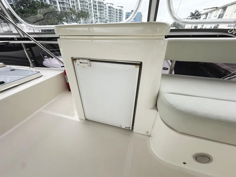 Slide: The Image of Ferretti Yachts 530, 2014 model, interior view with seating and storage. - 46