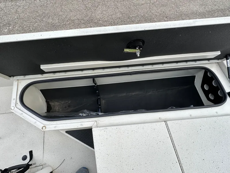 Slide: The Image of Ranger RB200 2023 - 12