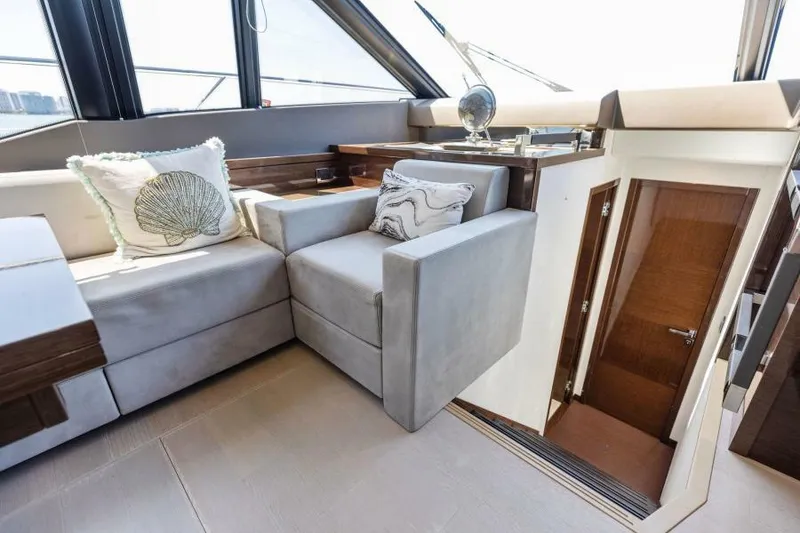 Slide: The Image of Salon - 8