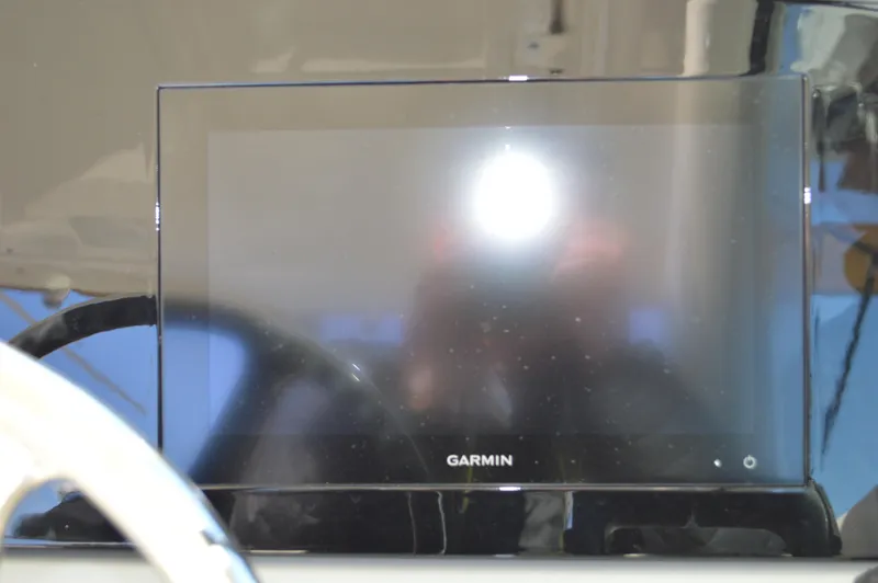 Slide: The Image of Pursuit 266 DC - Garmin Screen - 14