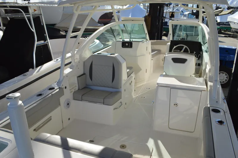 Slide: The Image of Pursuit 266 DC - Cockpit Looking Forward - 18