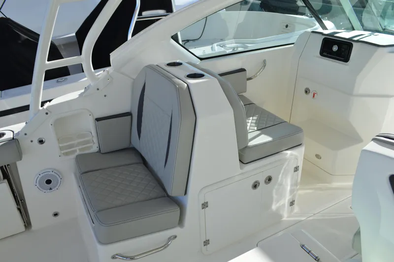 Slide: The Image of Pursuit 266 DC - Port Mate Seats - 29