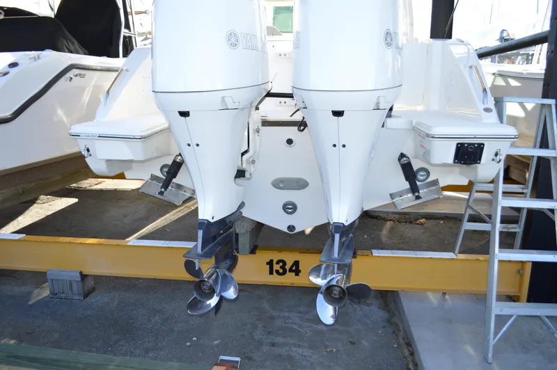 Slide: The Image of Pursuit 266 DC - Twin Yamaha 200s - 4