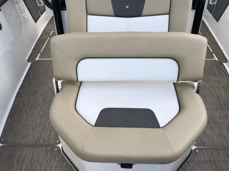 Slide: The Image of 2018 Wellcraft 302 Fisherman boat seat with beige and white upholstery. - 7