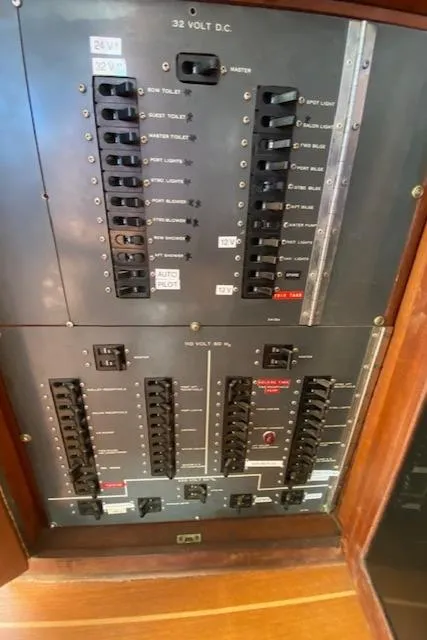 Slide: The Image of Hatteras 53 Motor Yacht 1973 - 60