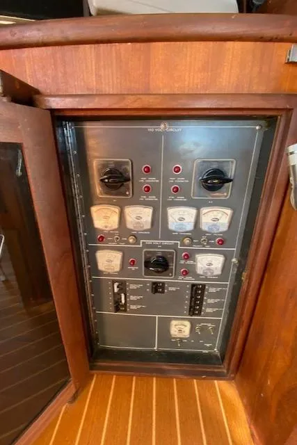 Slide: The Image of Hatteras 53 Motor Yacht 1973 - 61