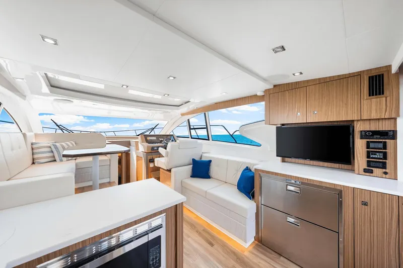 Slide: The Image of Cruisers Yachts 46 Cantius 2025 - 28