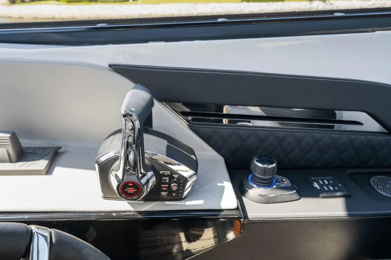 Slide: The Image of Cruisers Yachts 50 GLS 2025 - 20