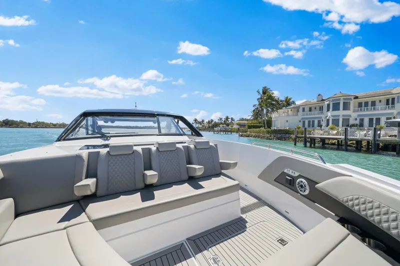 Slide: The Image of Cruisers Yachts 50 GLS 2025 - 22