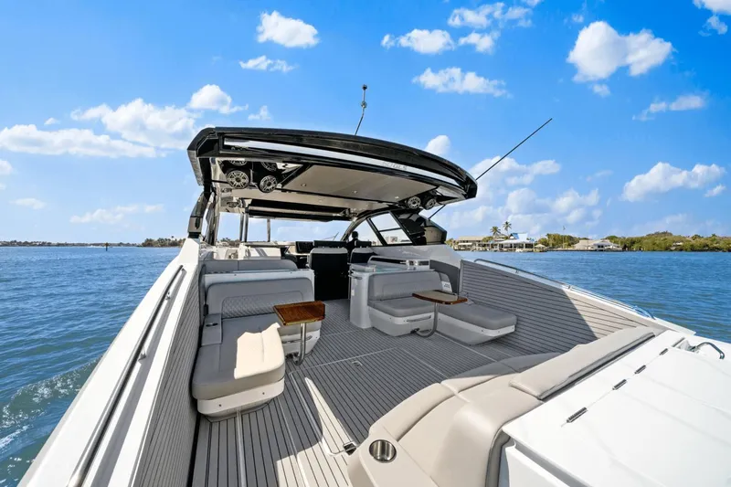 Slide: The Image of Cruisers Yachts 50 GLS 2025 - 31