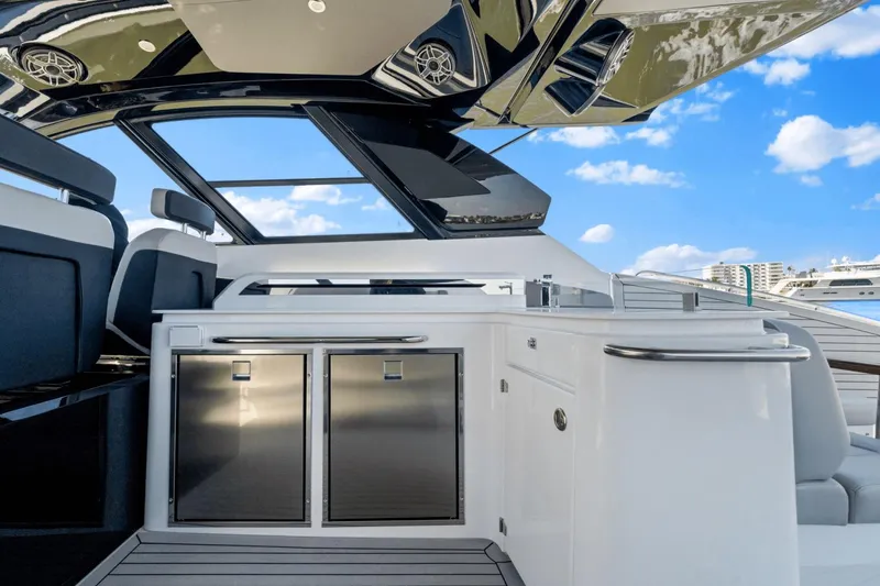 Slide: The Image of Cruisers Yachts 50 GLS 2025 - 37