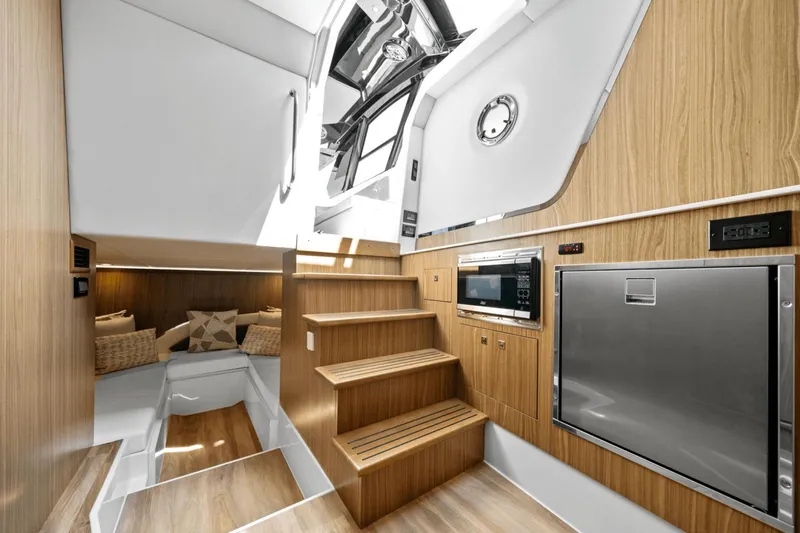 Slide: The Image of Cruisers Yachts 50 GLS 2025 - 41