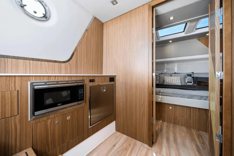 Slide: The Image of Cruisers Yachts 50 GLS 2025 - 42