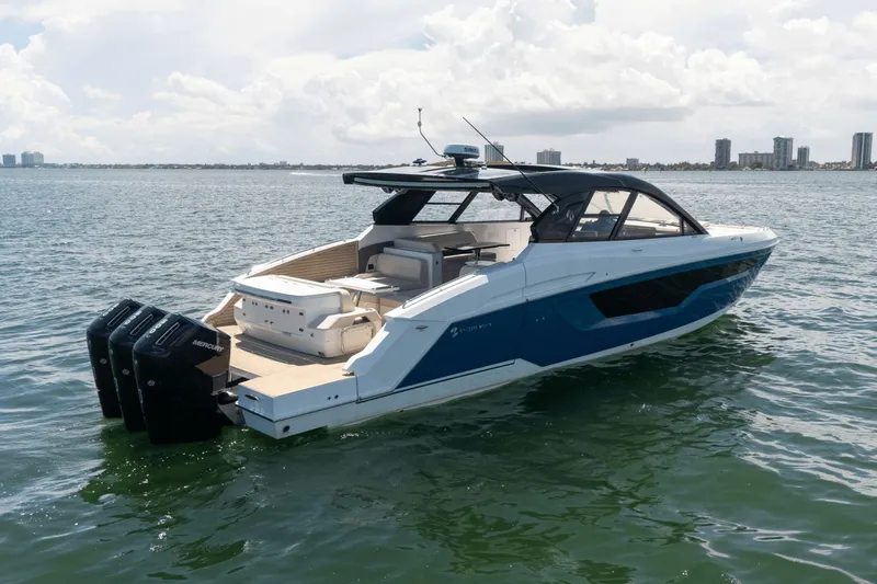 Slide: The Image of Cruisers Yachts 50 GLS 2025 - 13