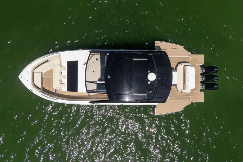 Slide: The Image of Cruisers Yachts 50 GLS 2025 - 16