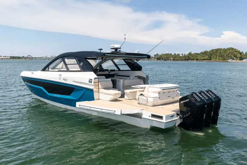 Slide: The Image of Cruisers Yachts 50 GLS 2025 - 17