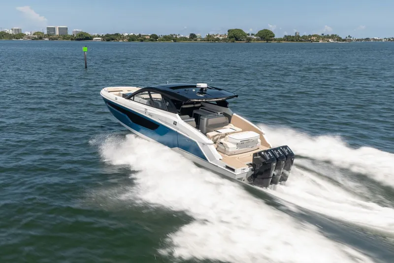 Slide: The Image of Cruisers Yachts 50 GLS 2025 - 19