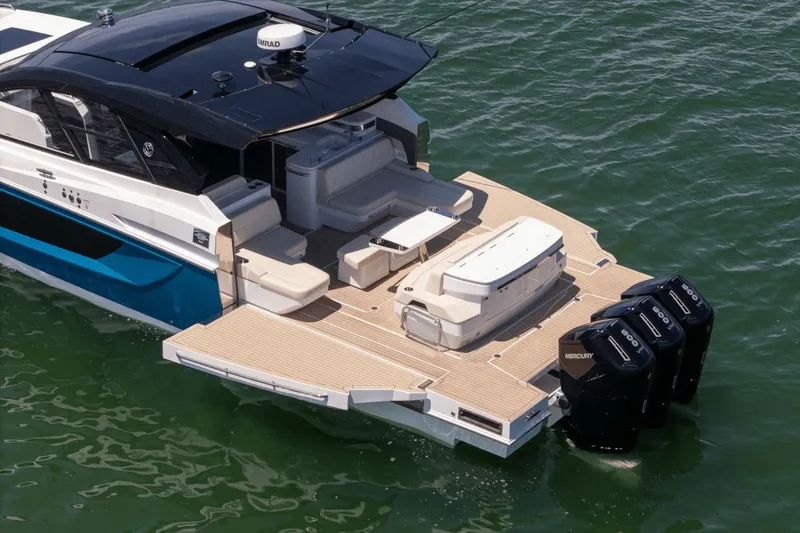 Slide: The Image of Cruisers Yachts 50 GLS 2025 - 20