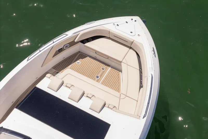 Slide: The Image of Cruisers Yachts 50 GLS 2025 - 21