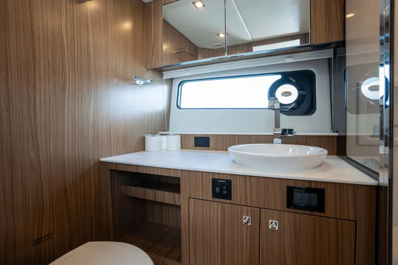 Slide: The Image of Cruisers Yachts 50 GLS 2025 - 23