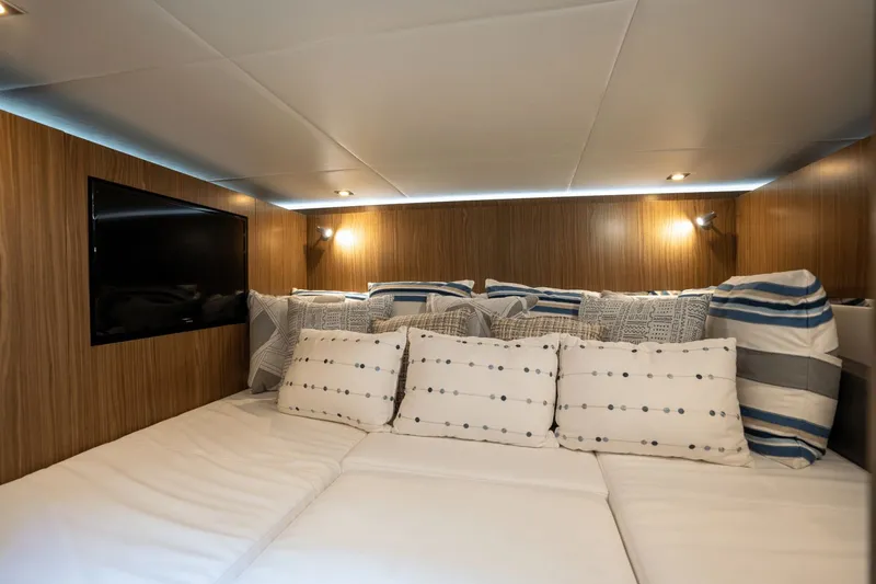 Slide: The Image of Cruisers Yachts 50 GLS 2025 - 25