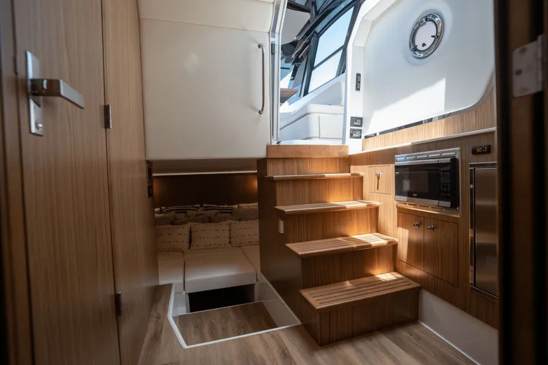 Slide: The Image of Cruisers Yachts 50 GLS 2025 - 27