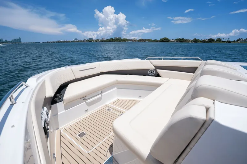 Slide: The Image of Cruisers Yachts 50 GLS 2025 - 28