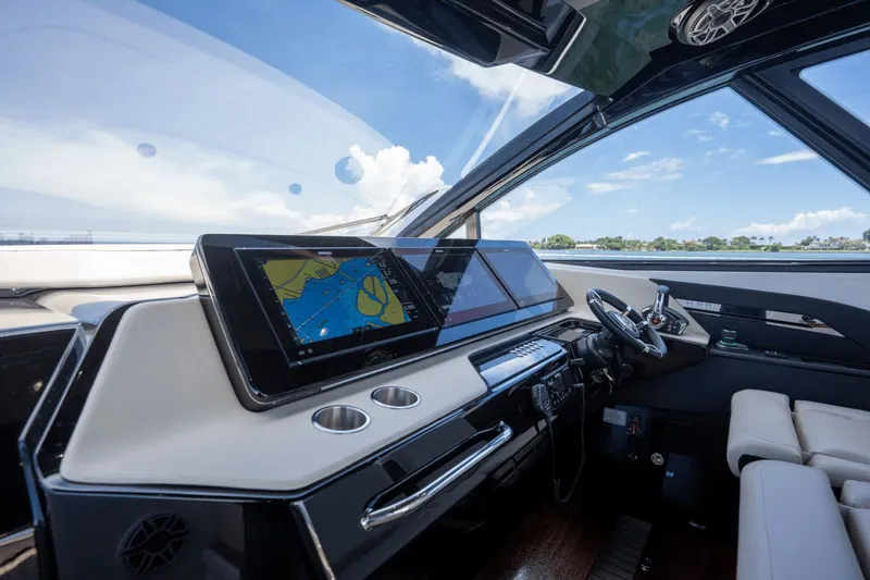 Slide: The Image of Cruisers Yachts 50 GLS 2025 - 33