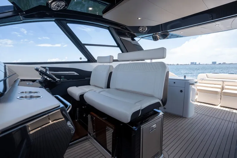 Slide: The Image of Cruisers Yachts 50 GLS 2025 - 34