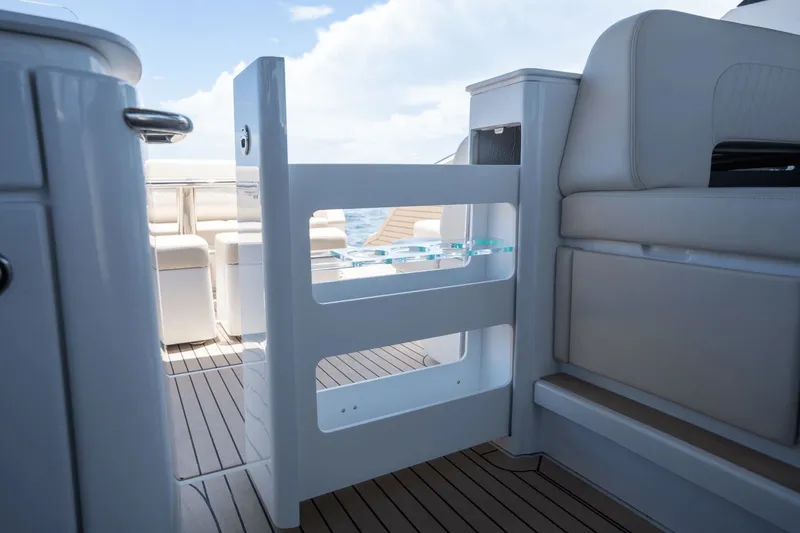 Slide: The Image of Cruisers Yachts 50 GLS 2025 - 37