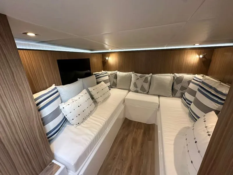 Slide: The Image of Cruisers Yachts 50 GLS 2025 - 59