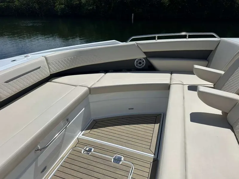 Slide: The Image of Cruisers Yachts 50 GLS 2025 - 63