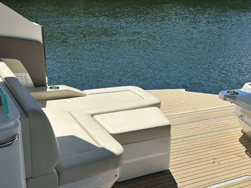 Slide: The Image of Cruisers Yachts 50 GLS 2025 - 70