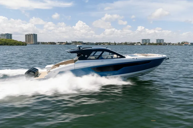 Slide: The Image of Cruisers Yachts 50 GLS 2025 - 8