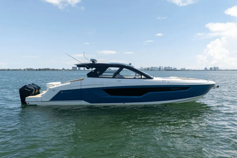 Slide: The Image of Cruisers Yachts 50 GLS 2025 - 9