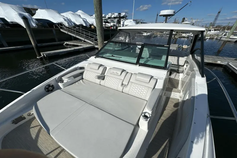Slide: The Image of Sea Ray 320 Sundancer 2022 - 7