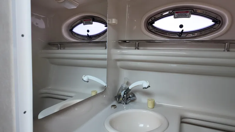 Slide: The Image of Sea Ray Sundancer 260 2006 - 17