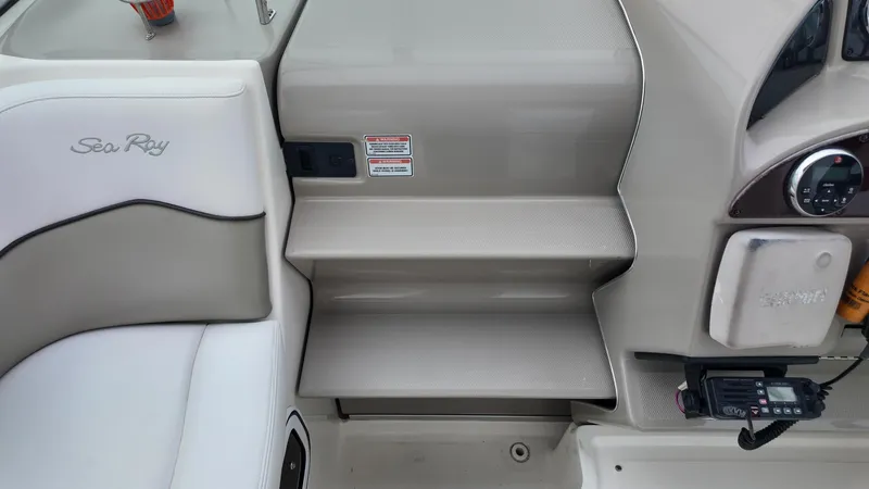 Slide: The Image of Sea Ray Sundancer 260 2006 - 8